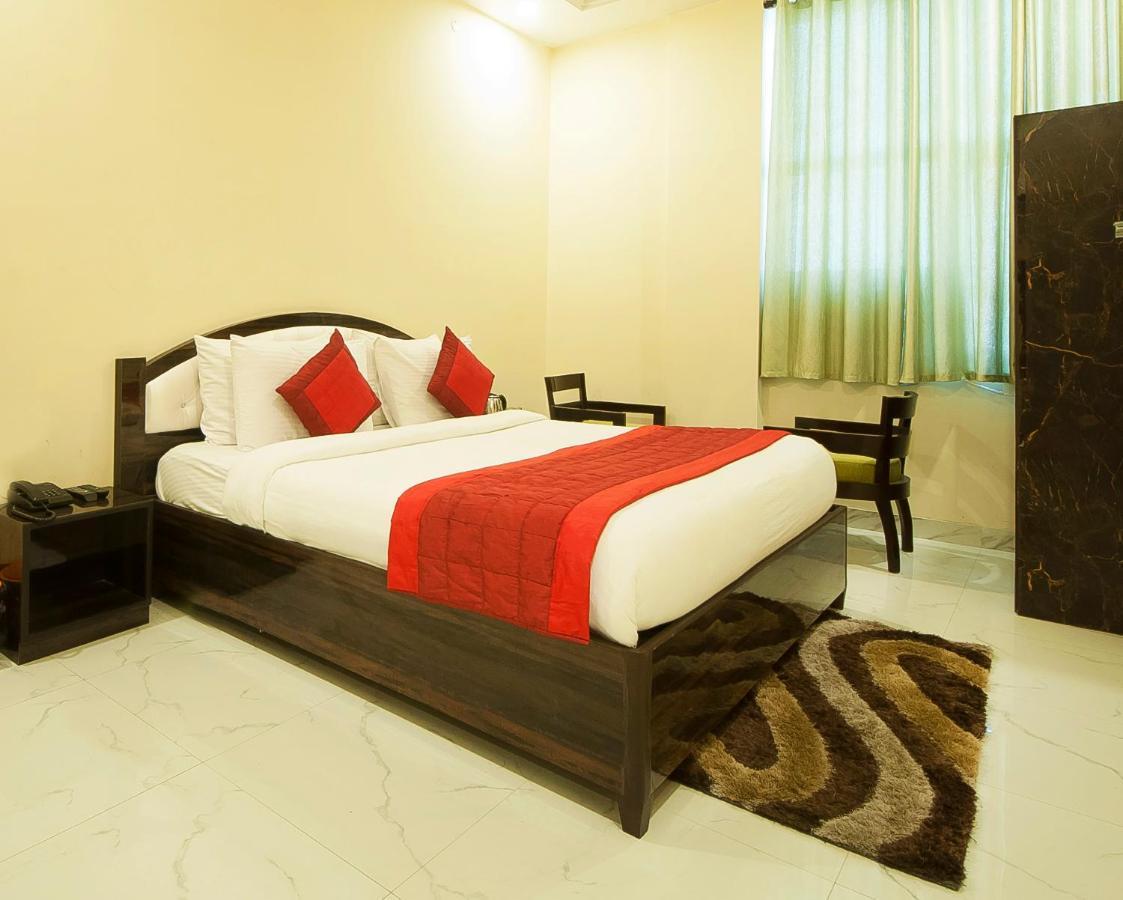 The Alpino Hotel New Delhi Exteriör bild