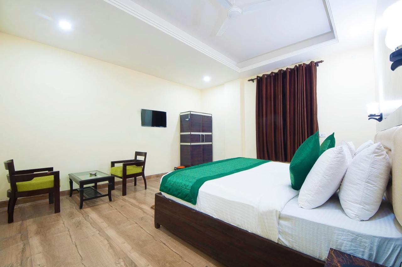 The Alpino Hotel New Delhi Exteriör bild