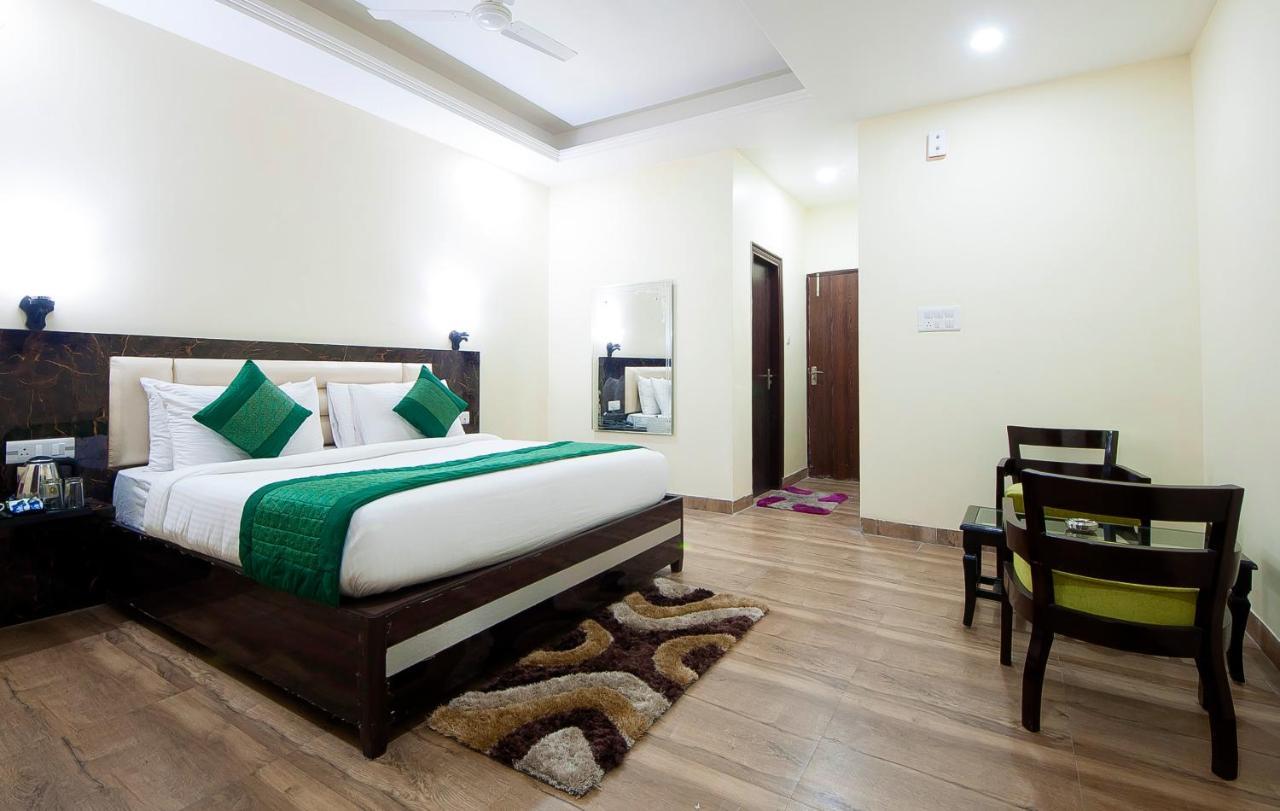 The Alpino Hotel New Delhi Exteriör bild