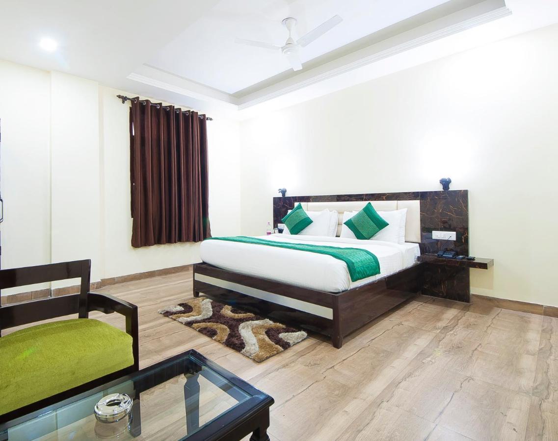 The Alpino Hotel New Delhi Exteriör bild