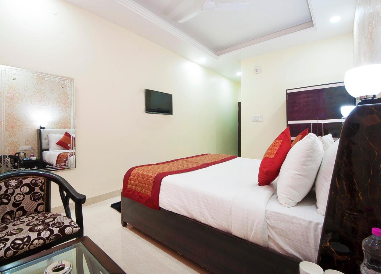 The Alpino Hotel New Delhi Exteriör bild