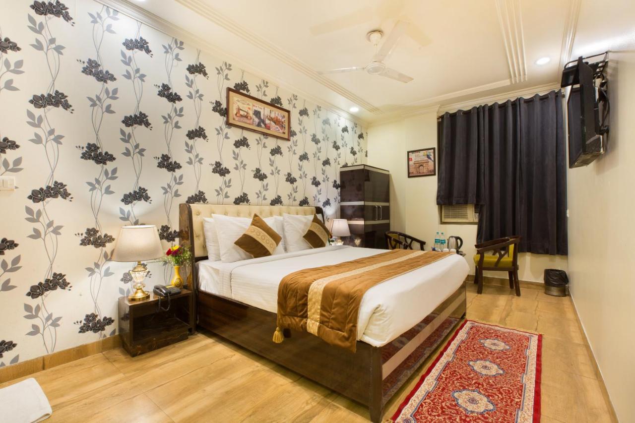 The Alpino Hotel New Delhi Exteriör bild