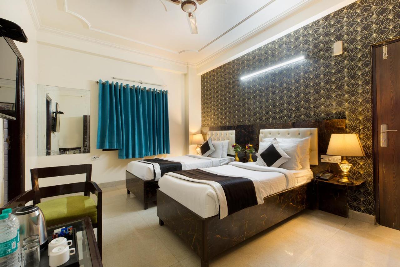 The Alpino Hotel New Delhi Exteriör bild