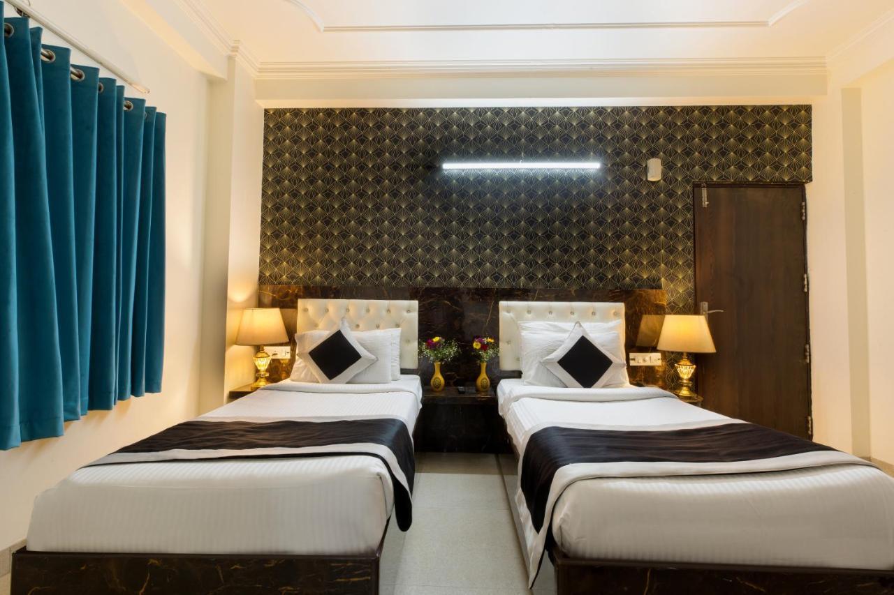 The Alpino Hotel New Delhi Exteriör bild