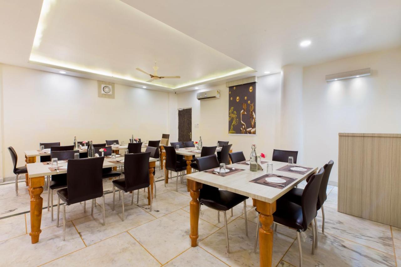 The Alpino Hotel New Delhi Exteriör bild