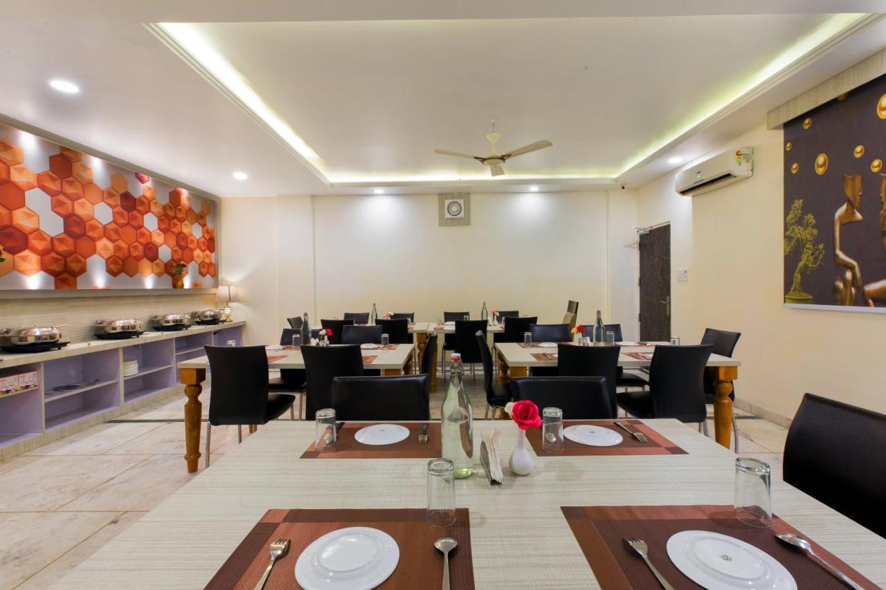 The Alpino Hotel New Delhi Exteriör bild