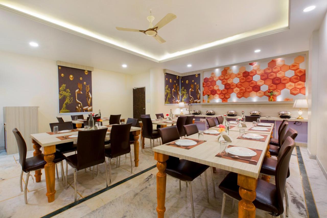 The Alpino Hotel New Delhi Exteriör bild