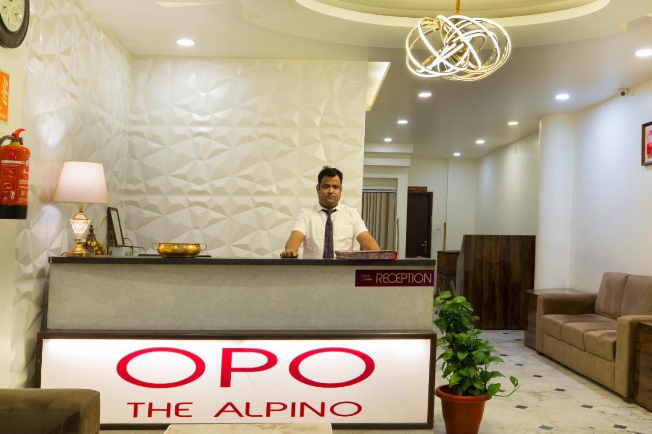 The Alpino Hotel New Delhi Exteriör bild