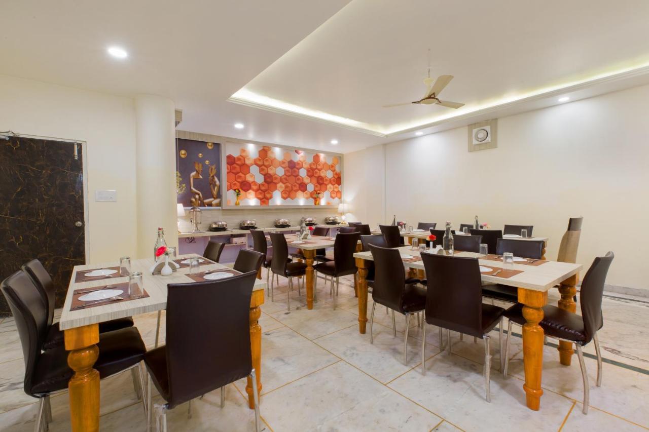 The Alpino Hotel New Delhi Exteriör bild