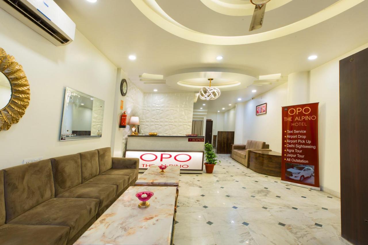 The Alpino Hotel New Delhi Exteriör bild