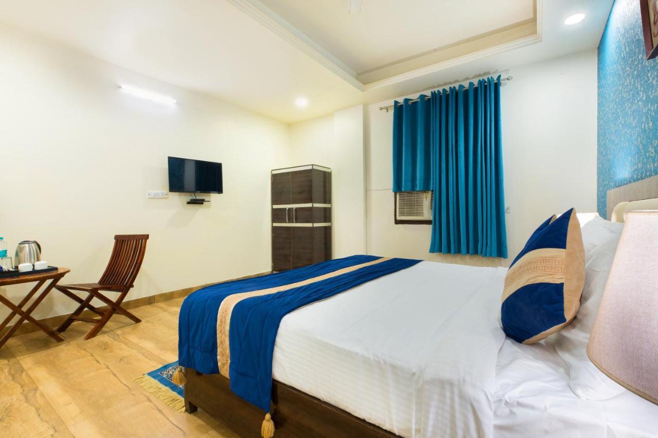 The Alpino Hotel New Delhi Exteriör bild