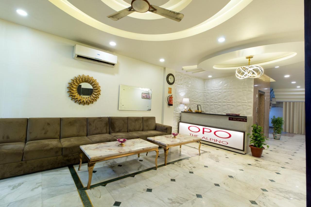 The Alpino Hotel New Delhi Exteriör bild