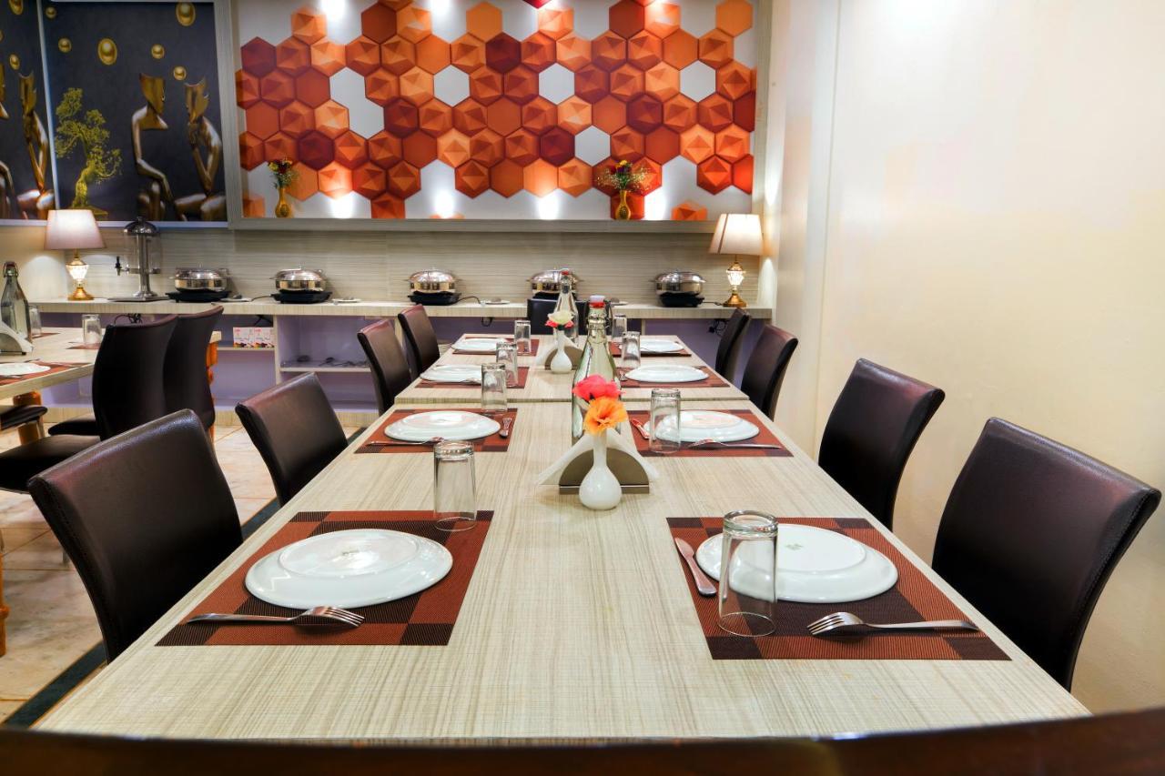 The Alpino Hotel New Delhi Exteriör bild