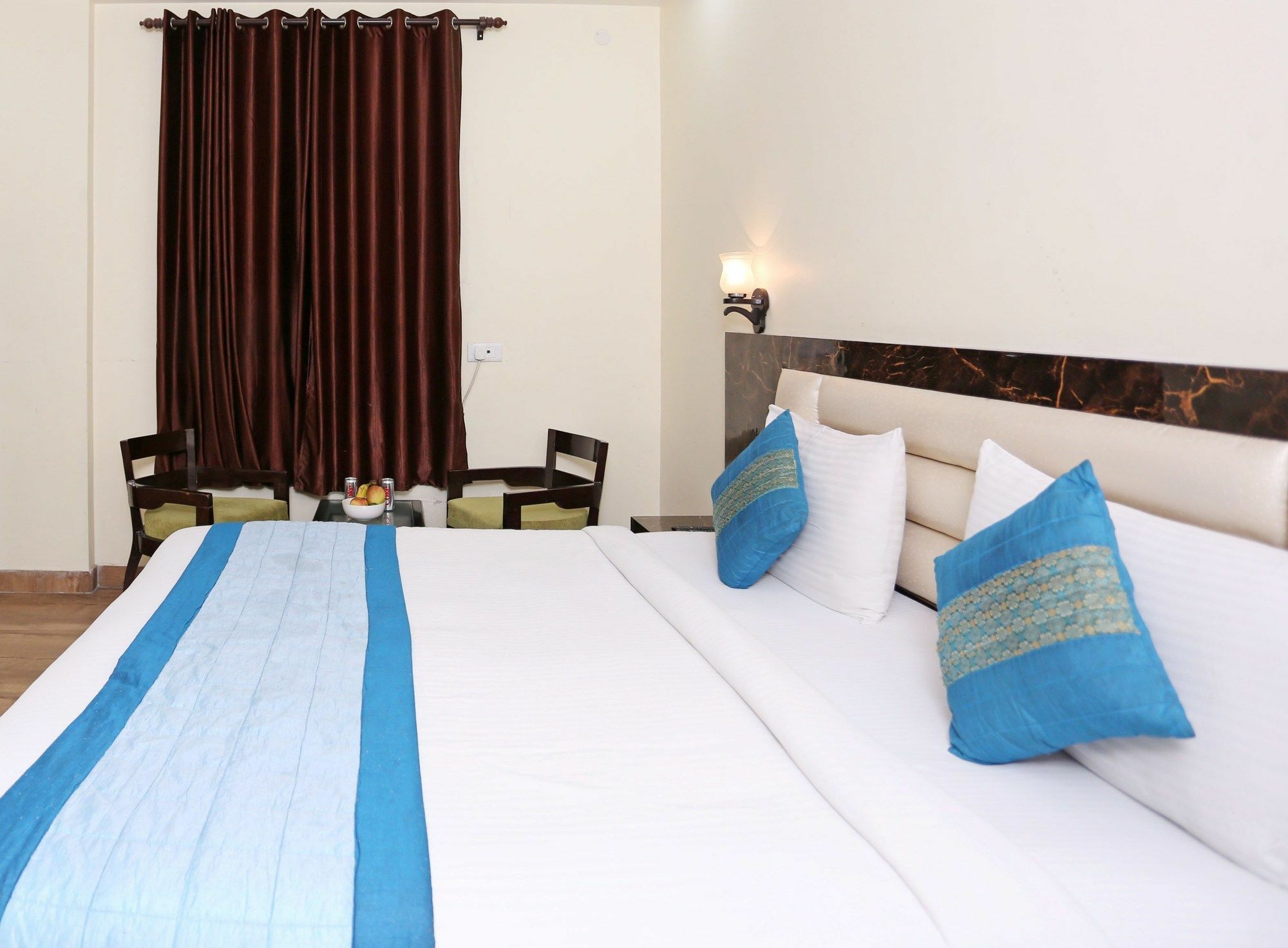 The Alpino Hotel New Delhi Exteriör bild