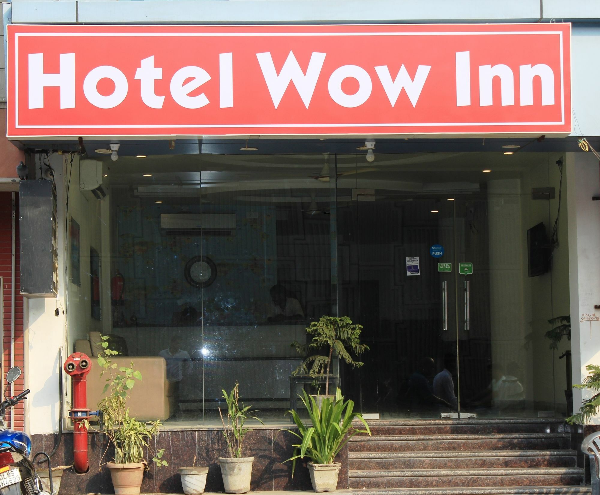 The Alpino Hotel New Delhi Exteriör bild