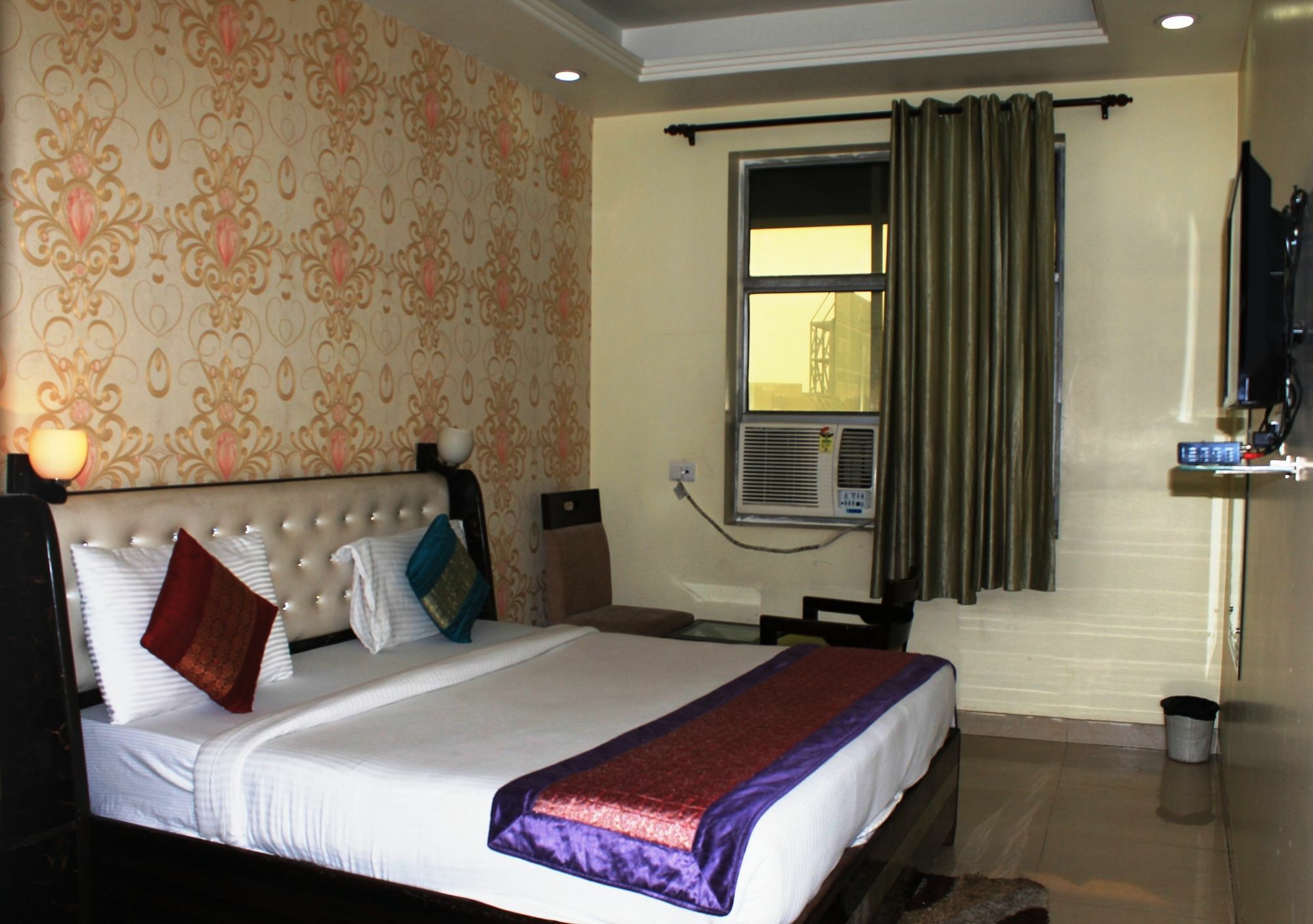 The Alpino Hotel New Delhi Exteriör bild