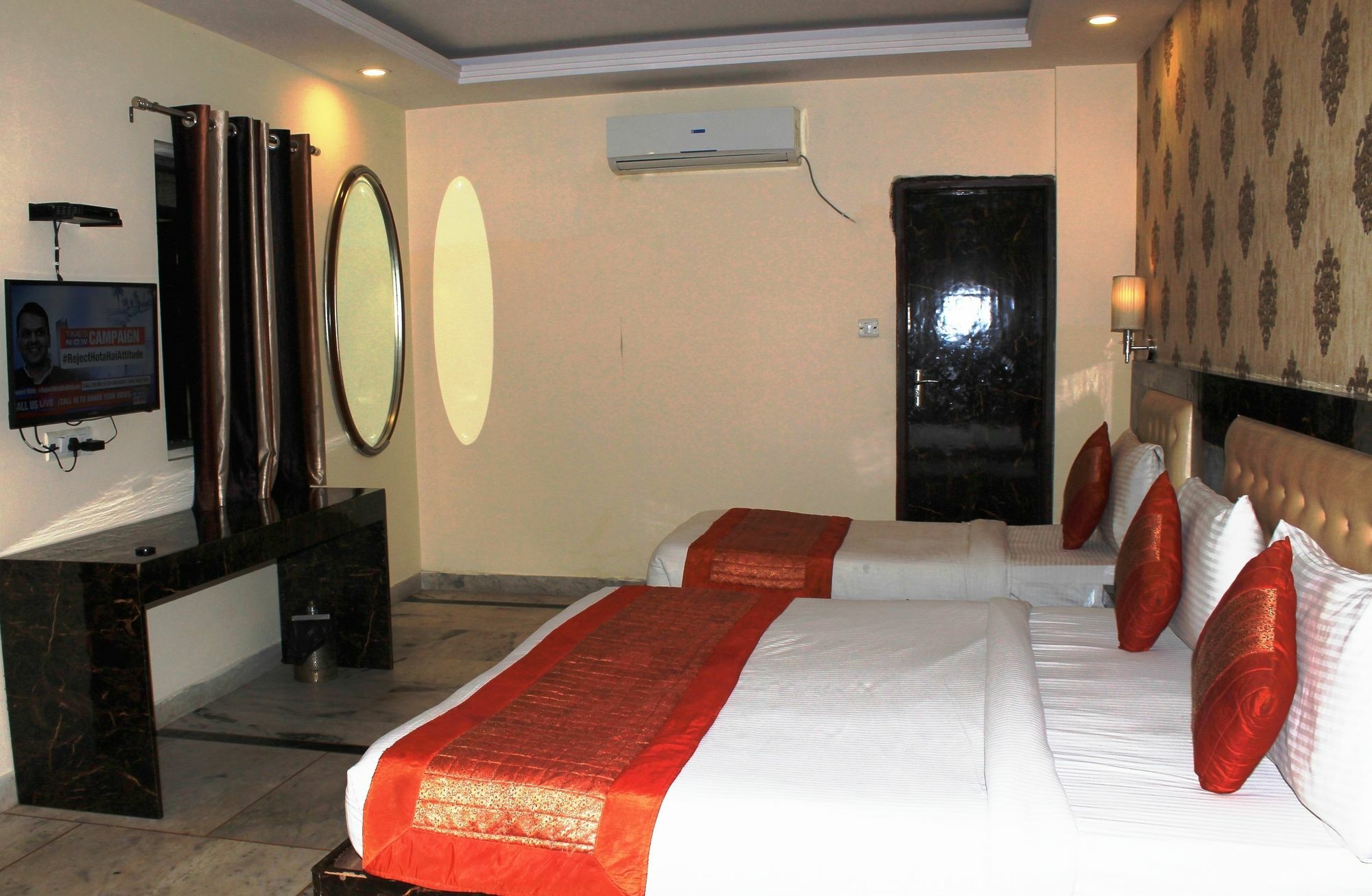 The Alpino Hotel New Delhi Exteriör bild