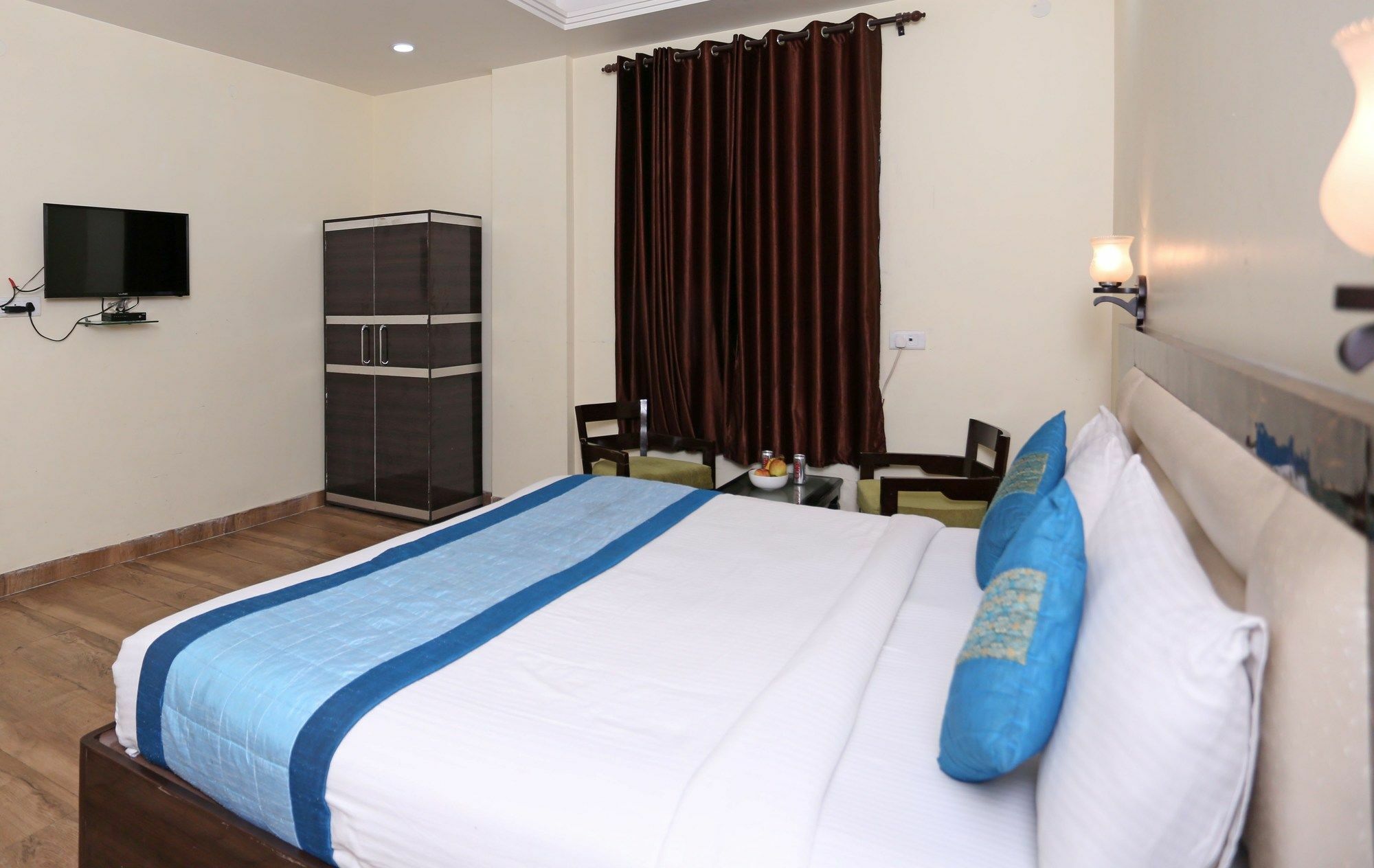 The Alpino Hotel New Delhi Exteriör bild