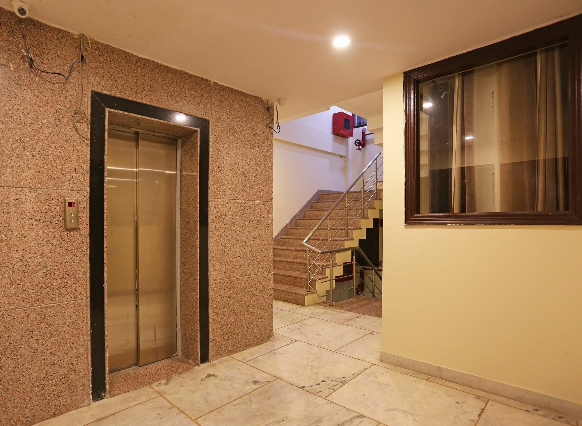 The Alpino Hotel New Delhi Exteriör bild